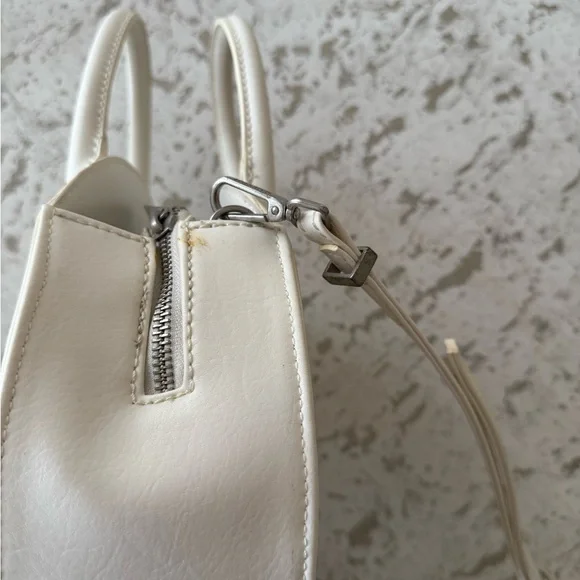 MATT & NAT Vegan White Circle Tote Handbag - Picture 11 of 12